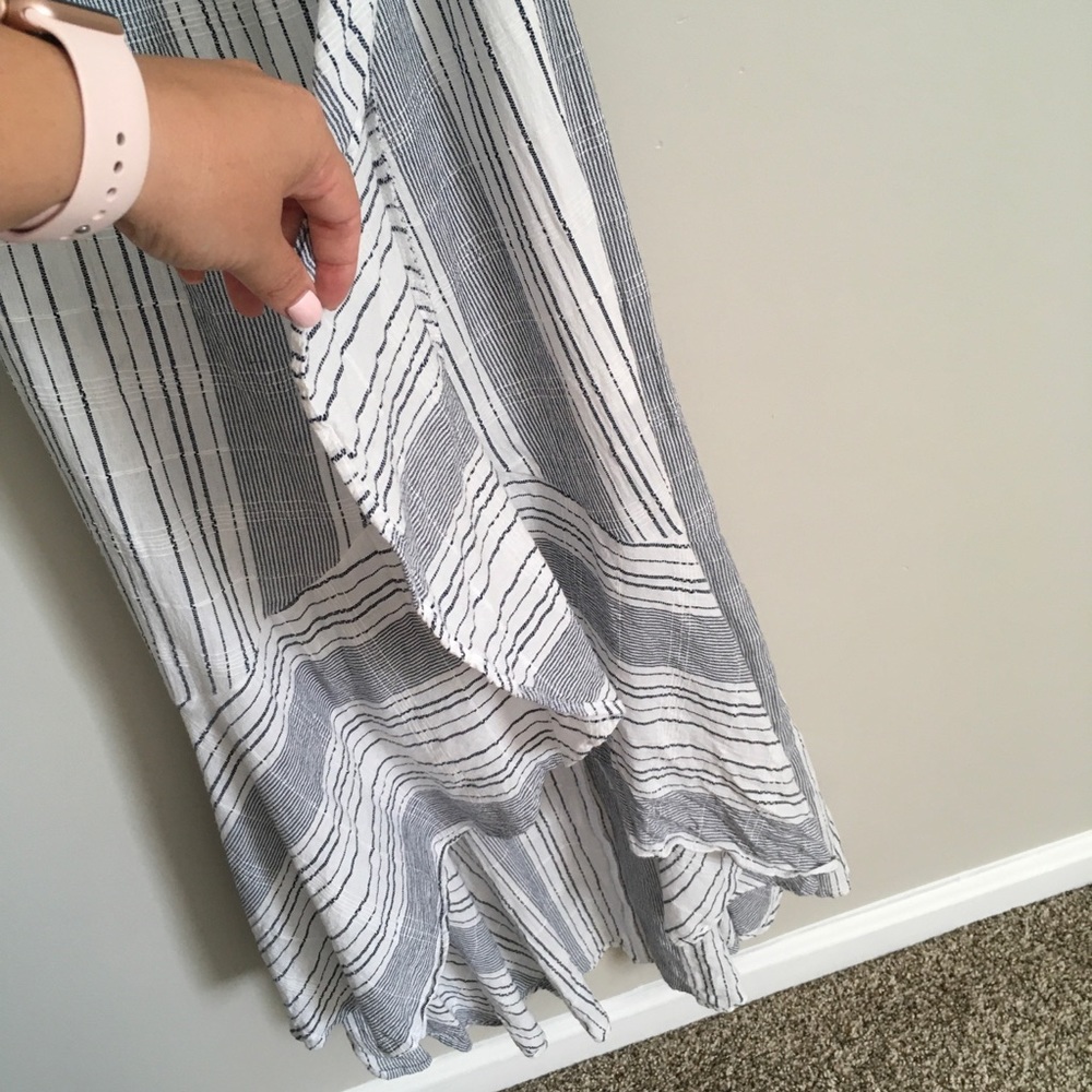Express White & Black striped ruffle maxi dress XS - Picture 5 of 7
